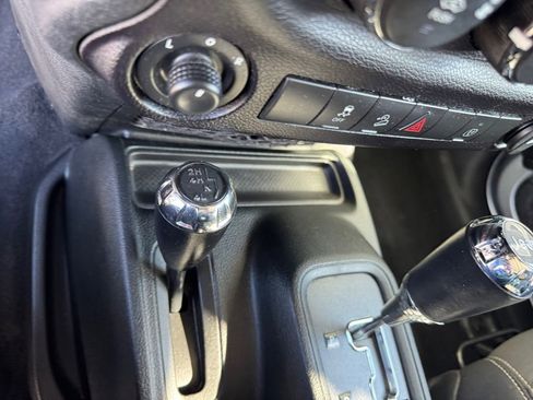 Used 2018 Jeep Wrangler Unlimited Sahara image 20