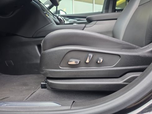 Used 2025 Cadillac XT5 Premium Luxury image 17