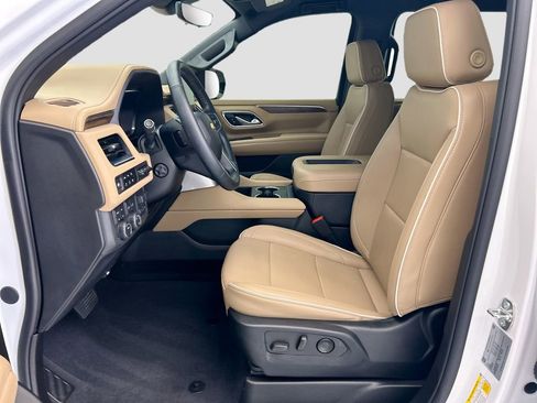 Used 2024 Chevrolet Suburban Premier image 17