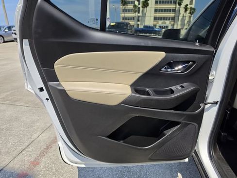Used 2022 Chevrolet Traverse LT FWD image 14