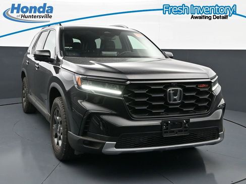 Used 2025 Honda Pilot TrailSport image 1