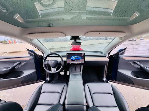 Used 2023 Tesla Model Y Performance image 16