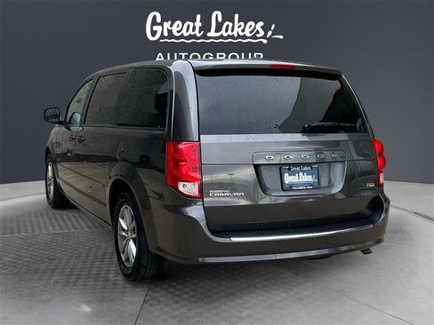 Used 2016 Dodge Grand Caravan SE image 3