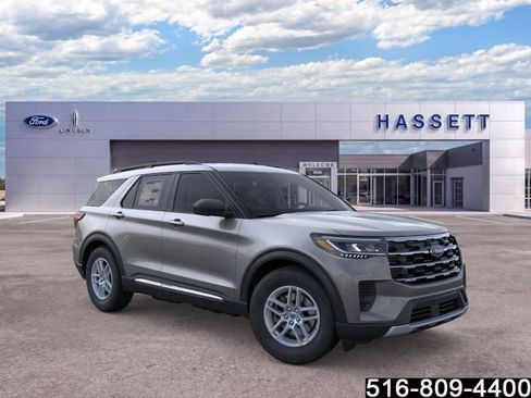 Used 2025 Ford Explorer Active AWD/4WD image 8