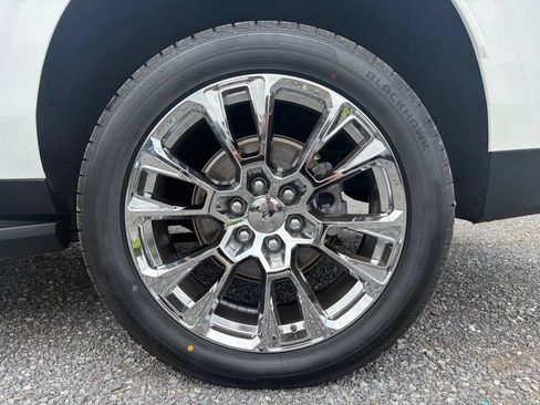 Used 2023 GMC Yukon XL Denali AWD/4WD image 17