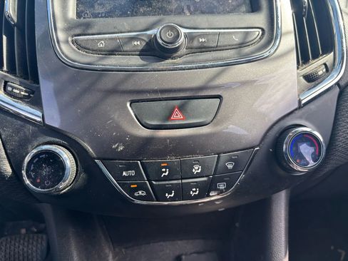 Used 2019 Chevrolet Cruze LT image 14