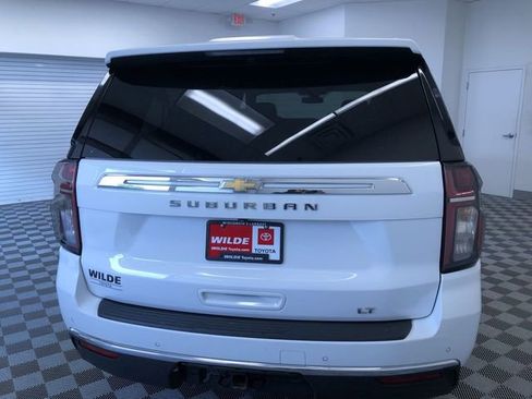 Used 2022 Chevrolet Suburban LT RWD image 6