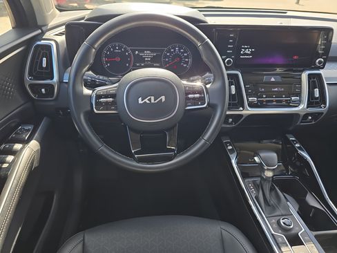 Certified 2022 Kia Sorento SX image 14