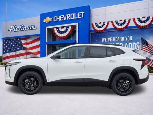 New 2026 Chevrolet Trax LT w/ Midnight Edition FWD image 3