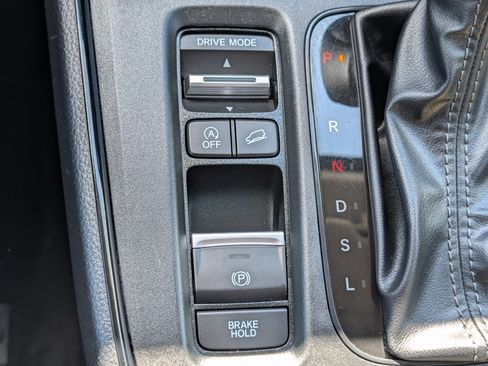 Used 2024 Honda CR-V LX image 28