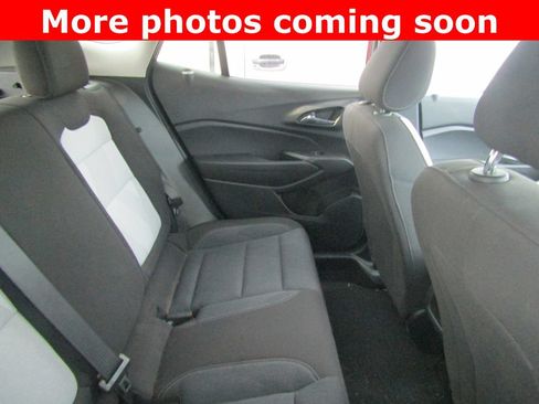 Used 2024 Chevrolet Trax LS w/ LS Convenience Package FWD image 12
