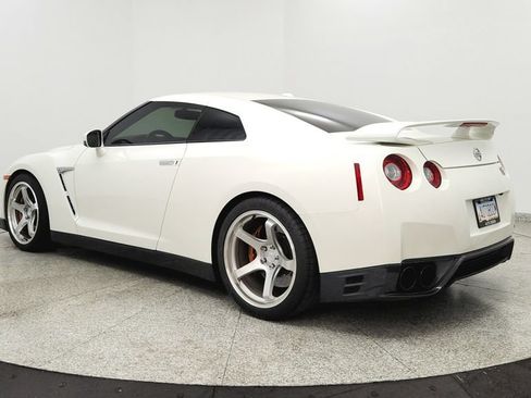 Used 2016 Nissan GT-R Premium AWD/4WD image 3