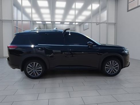 Certified 2023 Nissan Pathfinder SL w/ SL Premium Package AWD/4WD image 9