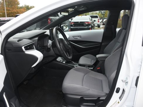 Used 2025 Toyota Corolla SE image 7