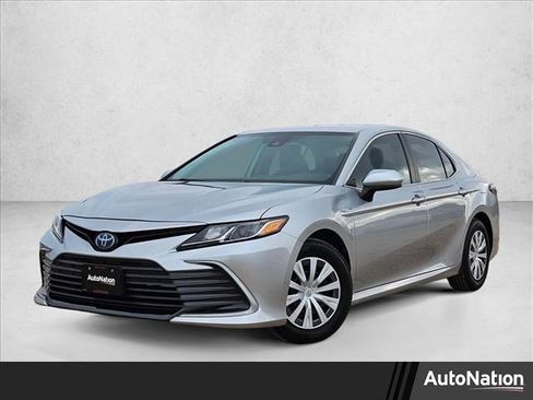 Used 2021 Toyota Camry LE image 1