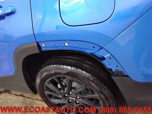 Used 2024 GMC Terrain SLT w/ Infotainment Package II image 16