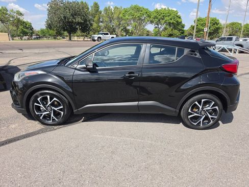 Used 2018 Toyota C-HR XLE FWD image 2