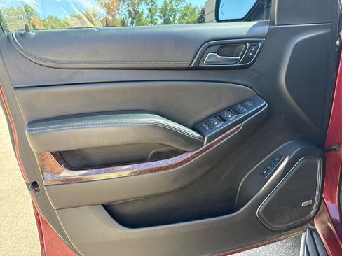Used 2017 GMC Yukon SLT AWD/4WD image 13