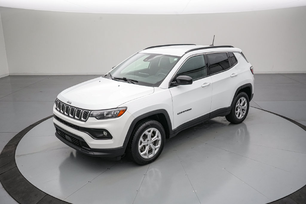 Used 2024 Jeep Compass Latitude AWD/4WD image 8