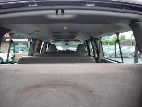 Used 2007 Chevrolet Express 3500 Extended Passenger RWD image 14