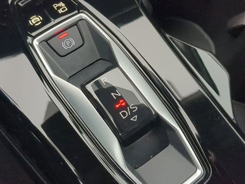 Used 2025 Audi Q5 Premium w/ Convenience Package image 12