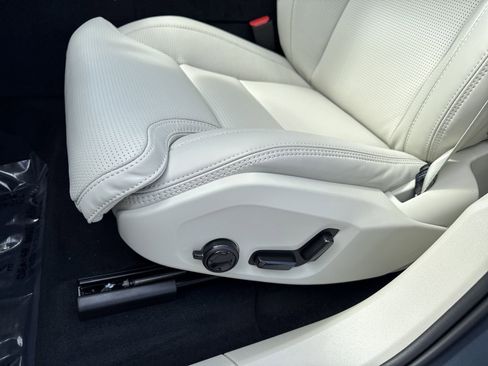 New 2026 Volvo XC60 T8 Ultra w/ Protection Package Premier image 11