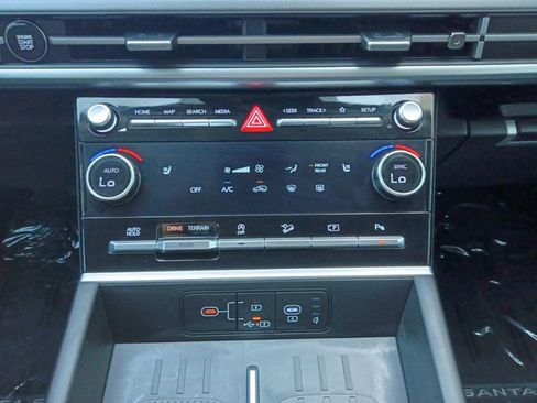 Used 2026 Hyundai Santa Fe SEL FWD image 4