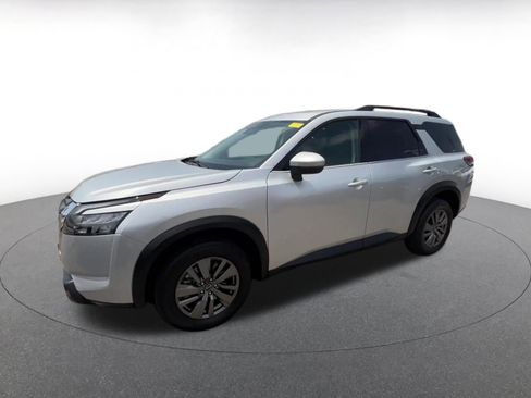 Used 2025 Nissan Pathfinder SV FWD image 8