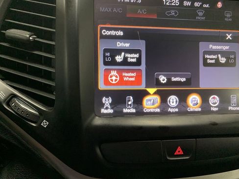 Used 2018 Jeep Cherokee Trailhawk w/ Cold Weather Group AWD/4WD image 40
