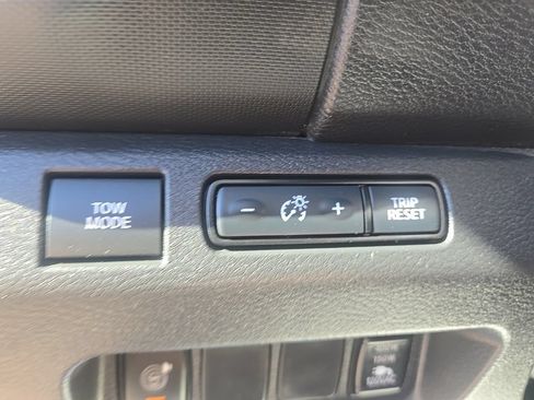 Used 2023 Nissan Frontier SV w/ SV Convenience Package AWD/4WD image 13