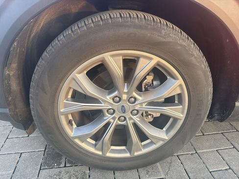 Used 2022 Ford Explorer XLT w/ Equipment Group 202A image 10