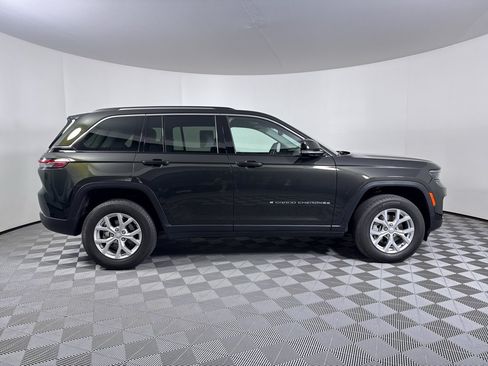 Used 2023 Jeep Grand Cherokee Limited AWD/4WD image 16