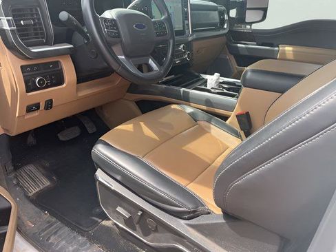 Used 2023 Ford F250 Lariat w/ Sport Appearance Package image 9