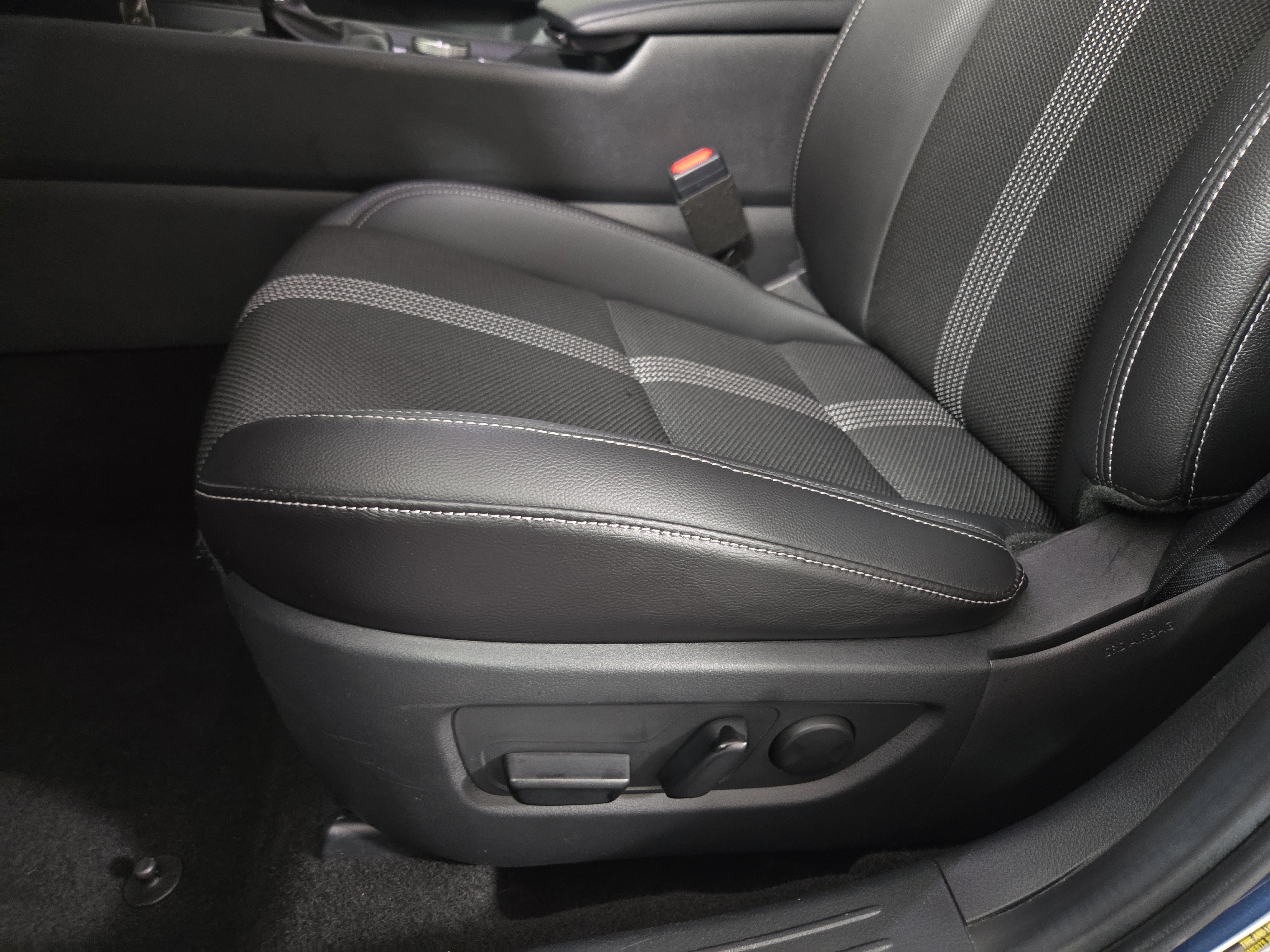 Certified 2025 MAZDA CX-50 AWD 2.5 S w/ Premium Package image 30