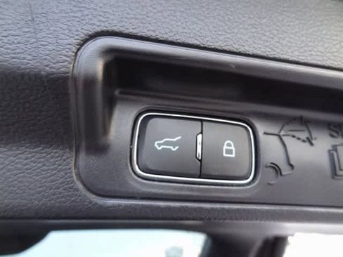 Used 2022 Ford Explorer XLT image 10