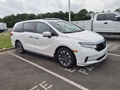 Used 2024 Honda Odyssey EX-L image 2