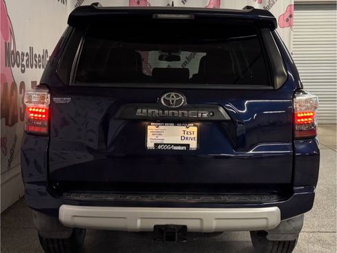 Used 2018 Toyota 4Runner TRD Off-Road Premium image 11