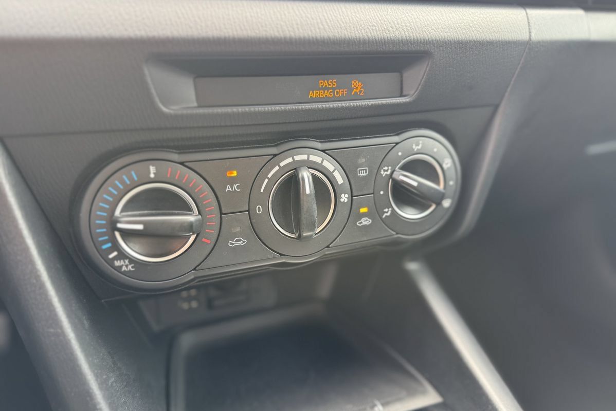 Used 2015 MAZDA MAZDA3 i Touring FWD image 15
