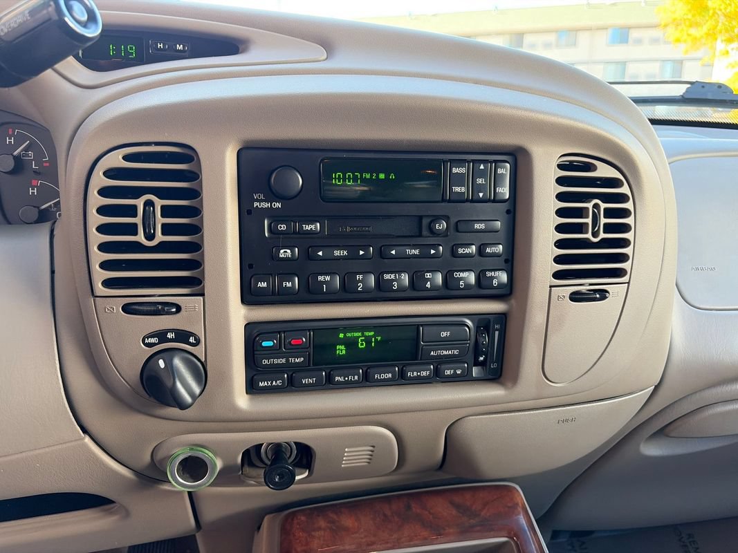 Used 2001 Lincoln Navigator 4WD image 14