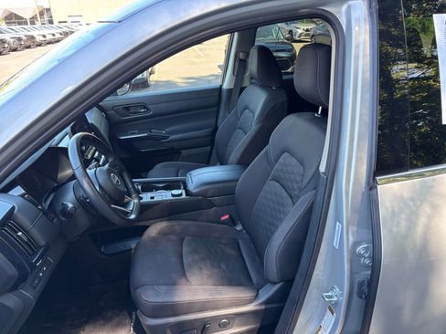 Used 2025 Nissan Pathfinder SV AWD/4WD image 39