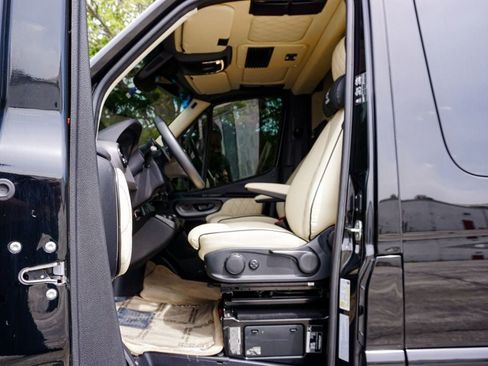 Used 2021 Mercedes-Benz Sprinter 3500 image 81