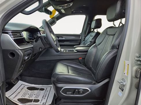 Used 2022 Jeep Wagoneer Series III w/ Flexible Seating Group image 2