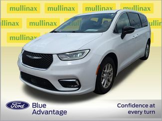 Used 2024 Chrysler Pacifica Touring-L FWD video 2