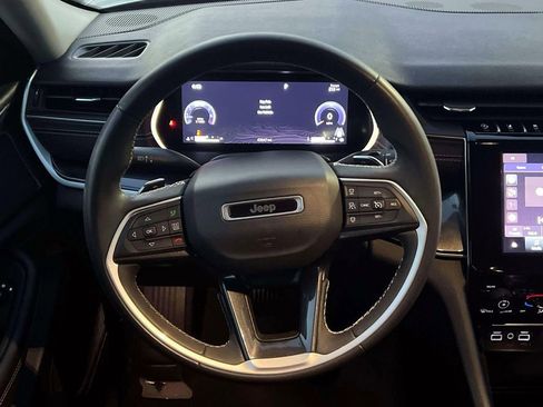 Used 2023 Jeep Grand Cherokee Laredo image 13