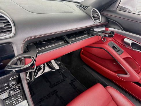 Used 2024 Porsche 718 Boxster RWD image 25