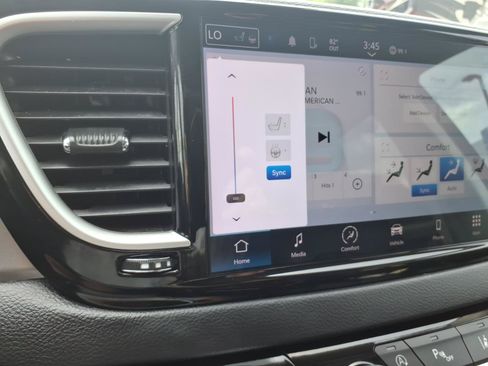 Used 2023 Chrysler Pacifica Touring-L FWD image 19