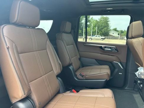 New 2026 Chevrolet Suburban High Country AWD/4WD image 16