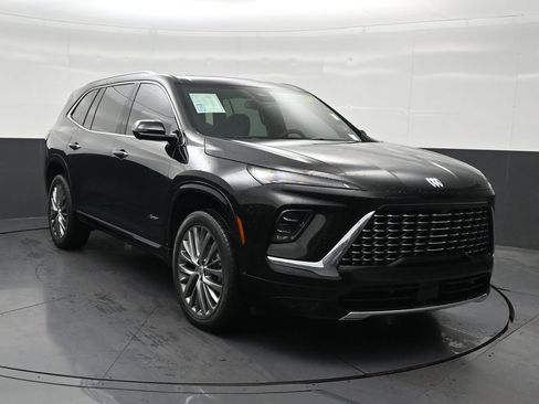 Used 2025 Buick Enclave Avenir w/ Trailering Package, 5000 lbs. FWD image 8