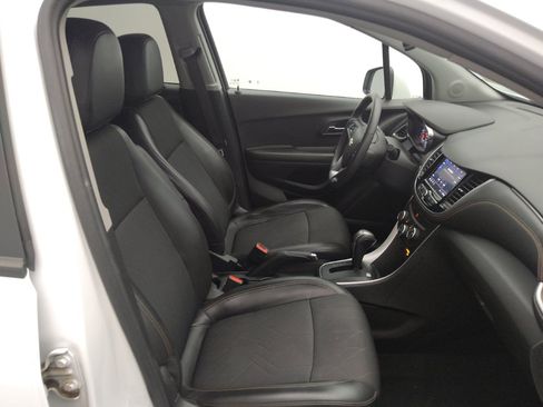 Used 2021 Chevrolet Trax LT w/ LT Convenience Package FWD image 21