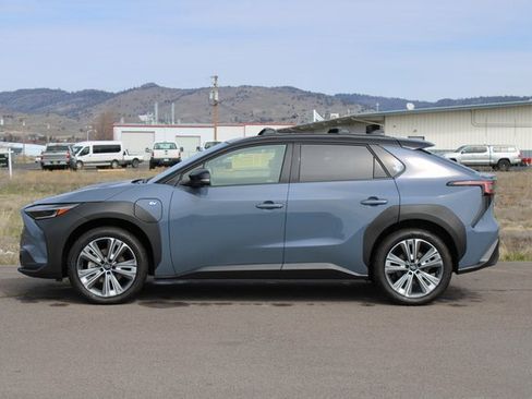 Used 2024 Subaru Solterra Touring w/ Touring Package image 2